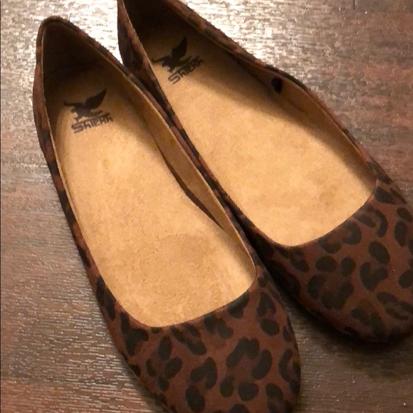 LEOPARD PRINT FLATS - Picture 1 of 2